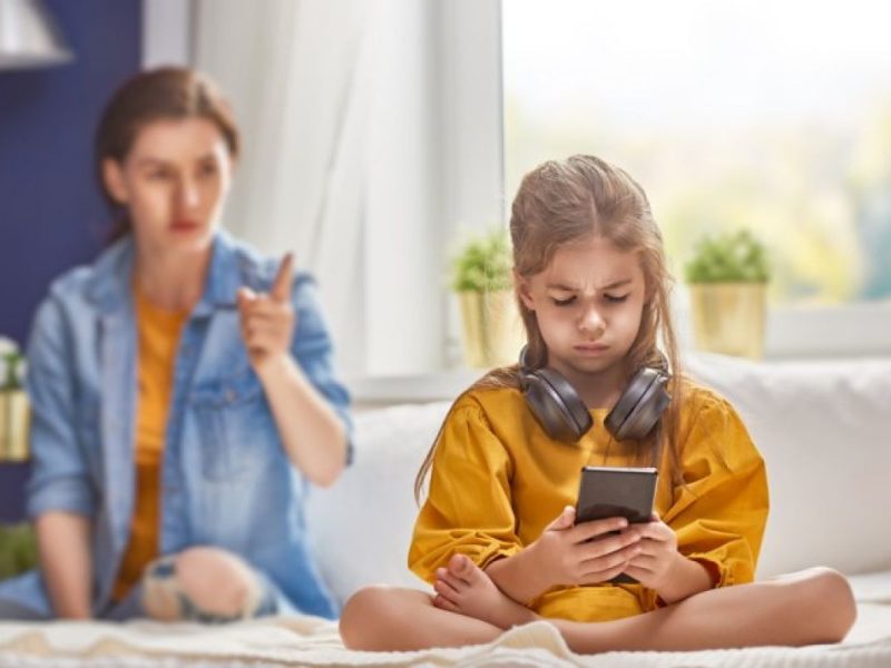 Internet Sehat Untuk Anak: Orang Tua Mengawasi Aktivitas Online