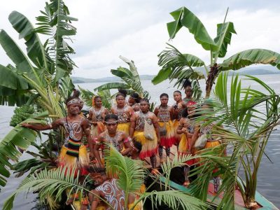 Melihat Kemeriahan Festival Adat Papua Di Tepian Danau Sentani