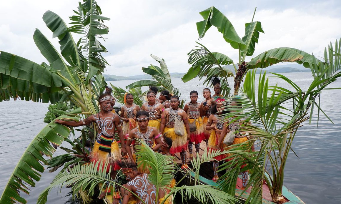 Melihat Kemeriahan Festival Adat Papua Di Tepian Danau Sentani