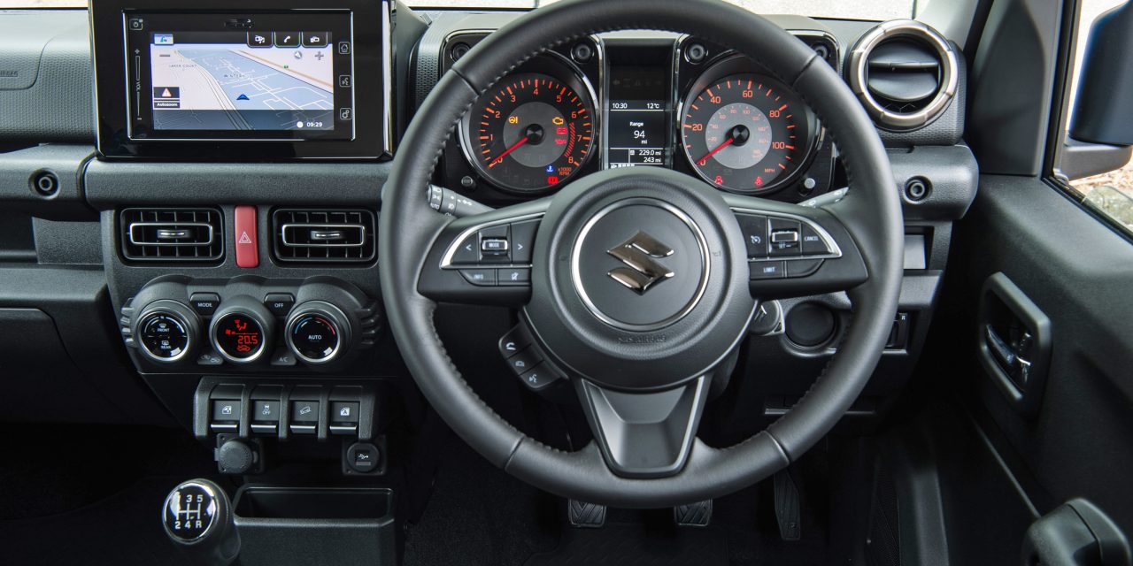 Suzuki Jimny Interiornya Sederhana, Nyaman Dan Tangguh