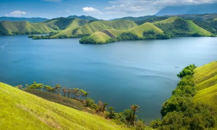 Danau Sentani Keindahannya Menjadi Daya Tarik Wisatawan