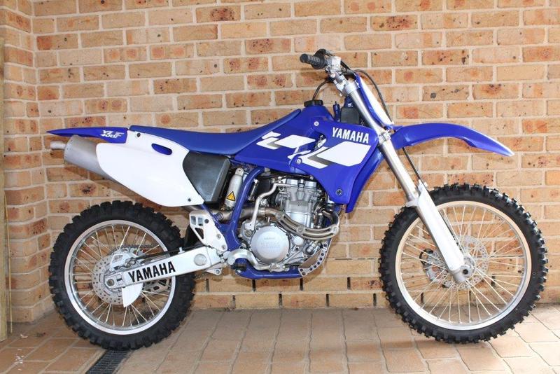 Yamaha YZ400F Motor Cross Dengan Kekuatan Dan Mesin 4-Tak