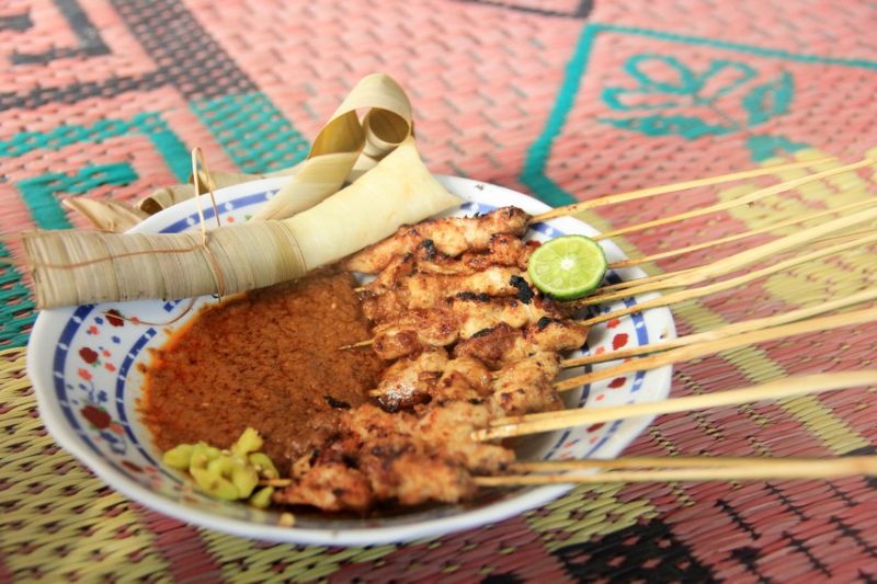 Kelezatan Sate Bulayak