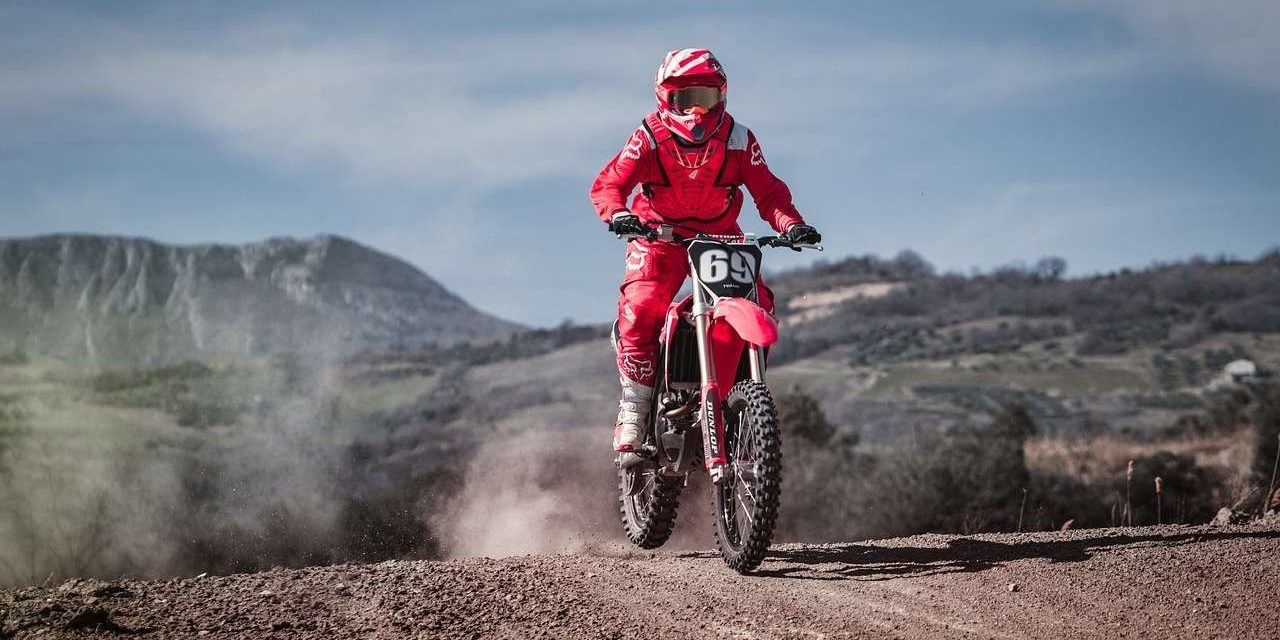 Aksi Ekstrem Motorcross, Antara Keberanian Dan Kecepatan