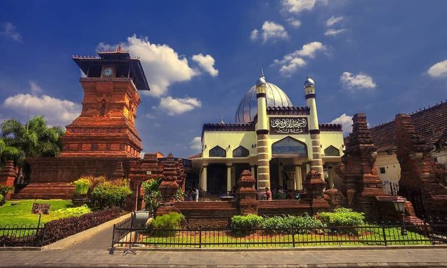 Deretan Masjid Tertua Yang Jadi Tempat Wisata Di Indonesia
