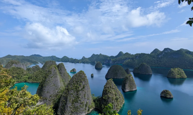 Mengeksplor Keindahan Alam Pulau Banggai Sulawesi Tengah