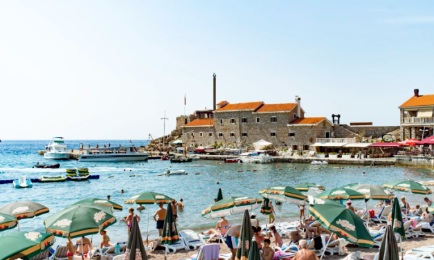 Kota Budva Terkenal Dengan Keindahan Pantainya Yang Memukau